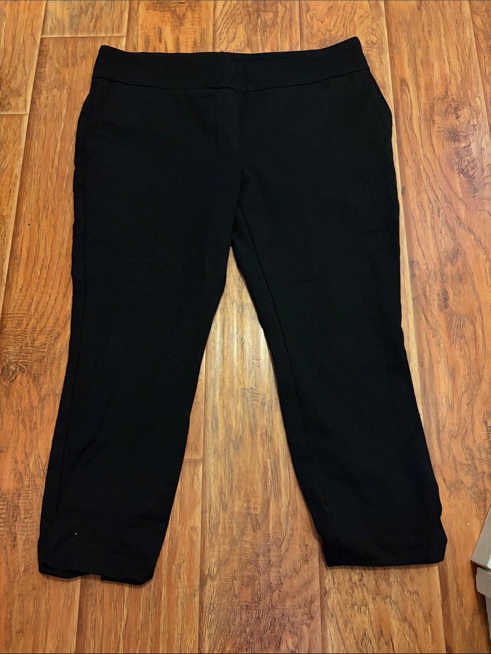 Dalia Black Pull-On Capris